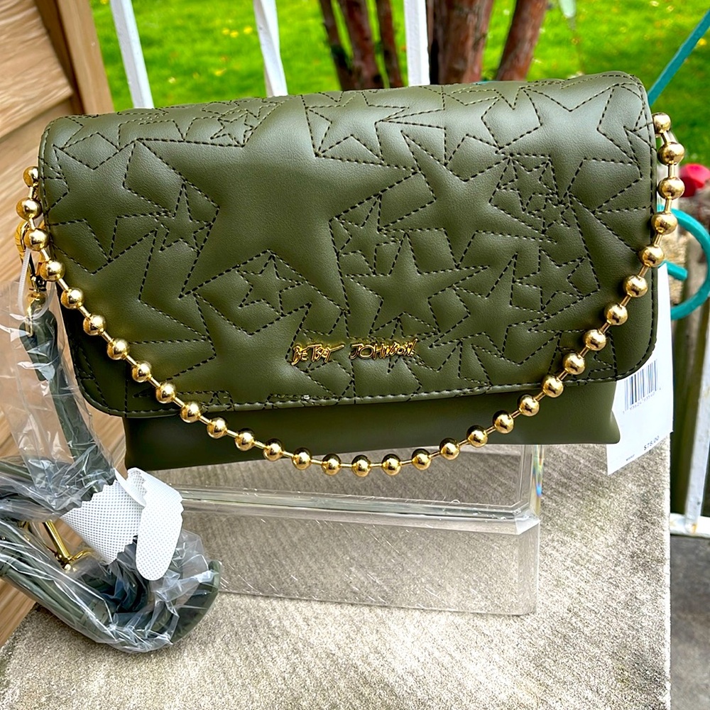 #BetsyJohnson quilted crossbody